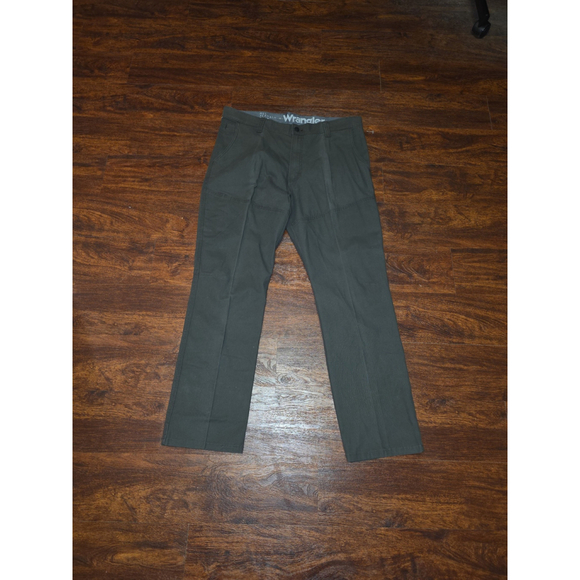 Wrangler Other - Mens Wrangler all terrain gear olive pants size 38‎ x 32